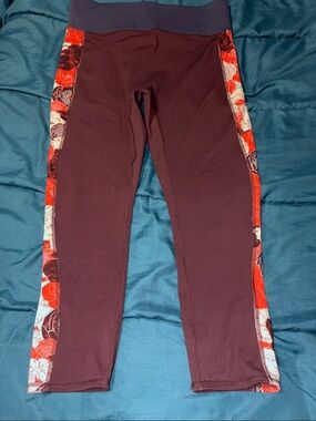 4 Fourlaps Contour Leggings - Maroon Athletic Leggings with Floral Side Panels